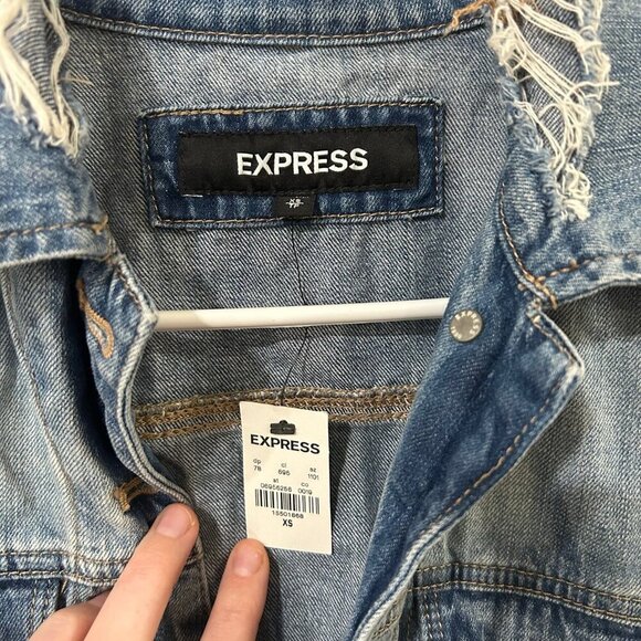 NWT Express Denim Distressed Blue Jean Jacket Women's Size XS - Picture 2 of 4